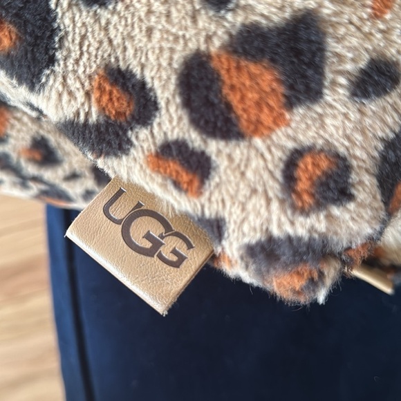 Pair of UGG Accent Pillows with Inserts - Picture 2 of 3